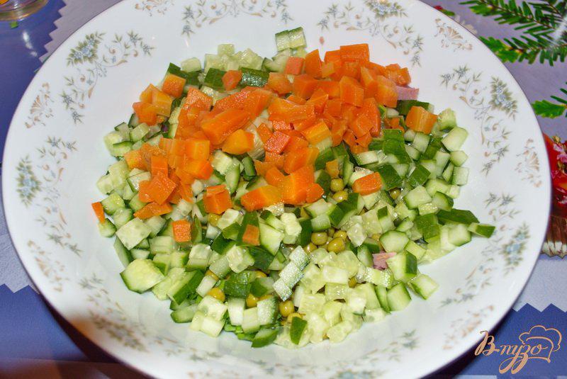 Фото приготовление рецепта: Вкусный салат с сухариками шаг №5