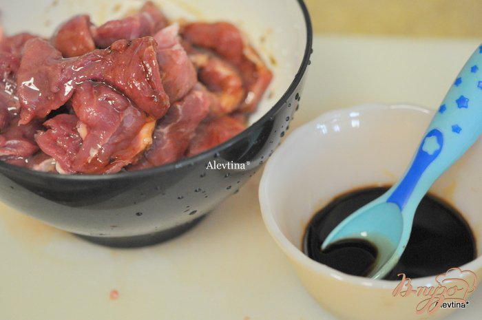 Фото приготовление рецепта: Свинина стир-фрай с зеленой фасолью шаг №2