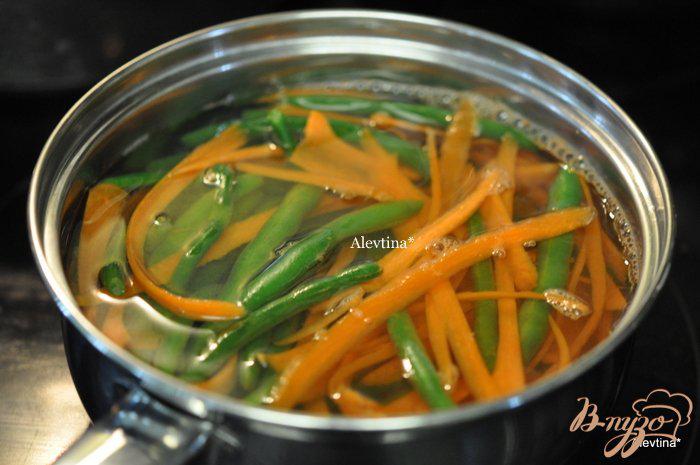 Фото приготовление рецепта: Свинина стир-фрай с зеленой фасолью шаг №3