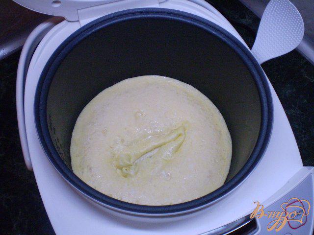Фото приготовление рецепта: Нежный омлет с молоком и сыром шаг №5