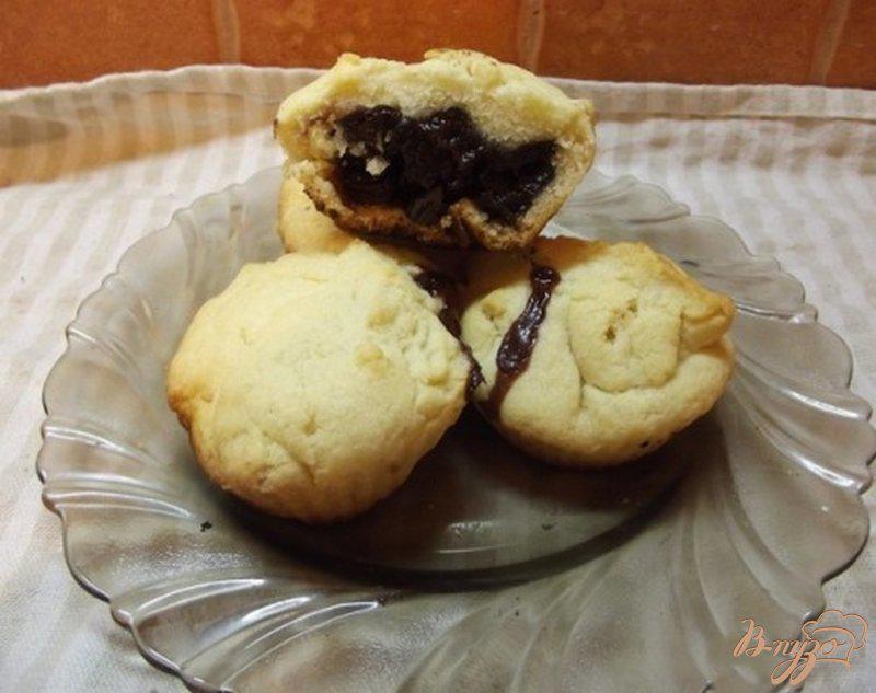 Фото приготовление рецепта: Песочное печенье с вишневым вареньем шаг №9