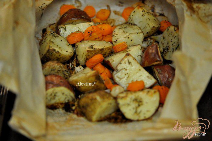 Фото приготовление рецепта: Картофель с тимьяном и розмарином в пакете шаг №3