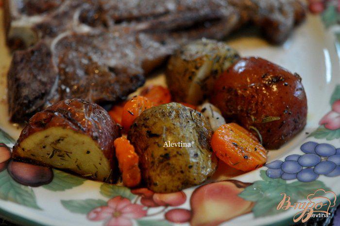 Фото приготовление рецепта: Картофель с тимьяном и розмарином в пакете шаг №4