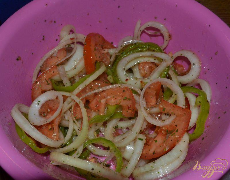 Фото приготовление рецепта: Скумбрия, запеченная с овощами шаг №5