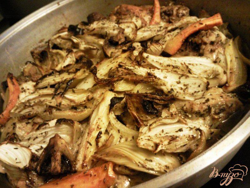 Фото приготовление рецепта: Курица,тушенная в овощах с шампиньонами шаг №5