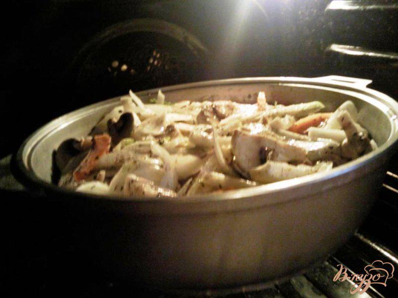 Фото приготовление рецепта: Курица,тушенная в овощах с шампиньонами шаг №4