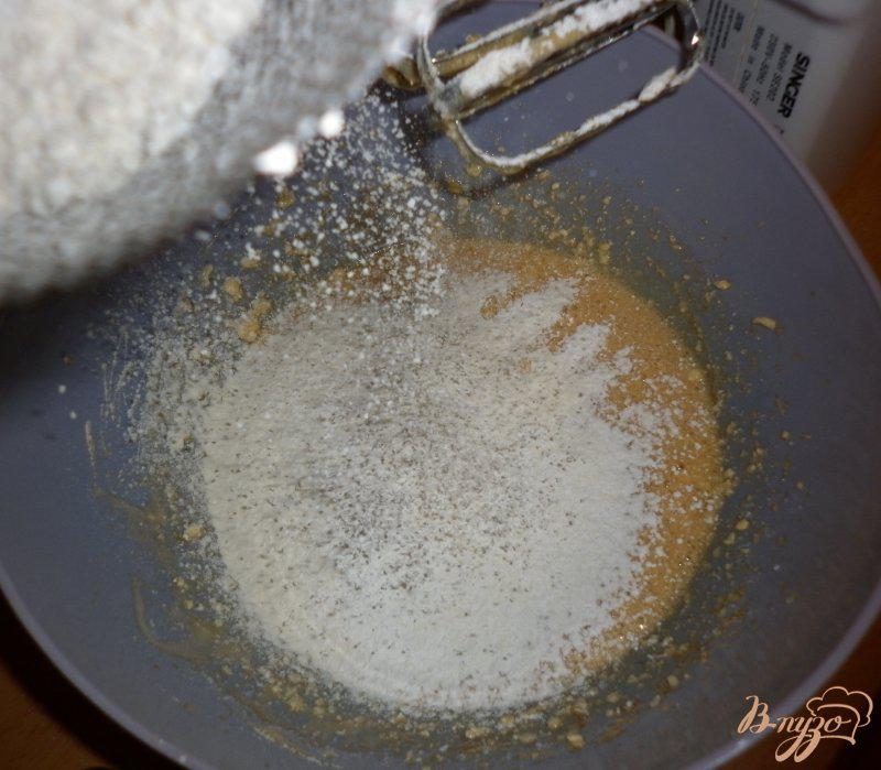 Фото приготовление рецепта: Имбирно-грушевый пирог шаг №3