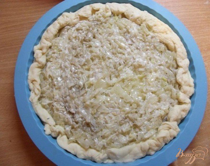 Фото приготовление рецепта: Пирог капустный со сметаной шаг №6