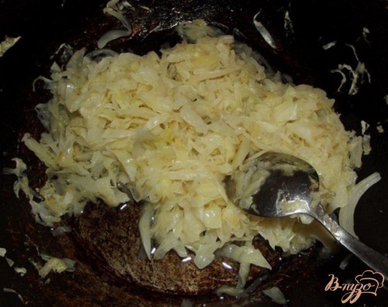 Фото приготовление рецепта: Пирог капустный со сметаной шаг №1