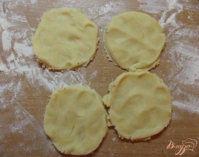 Фото приготовление рецепта: Песочное печенье с грецким орехом и медом шаг №5