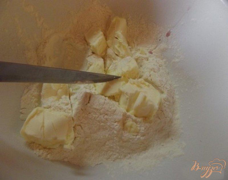 Фото приготовление рецепта: Песочное печенье с грецким орехом и медом шаг №1