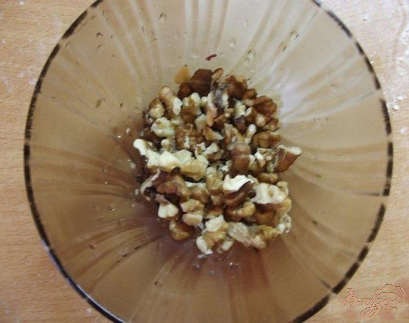Фото приготовление рецепта: Песочное печенье с грецким орехом и медом шаг №3
