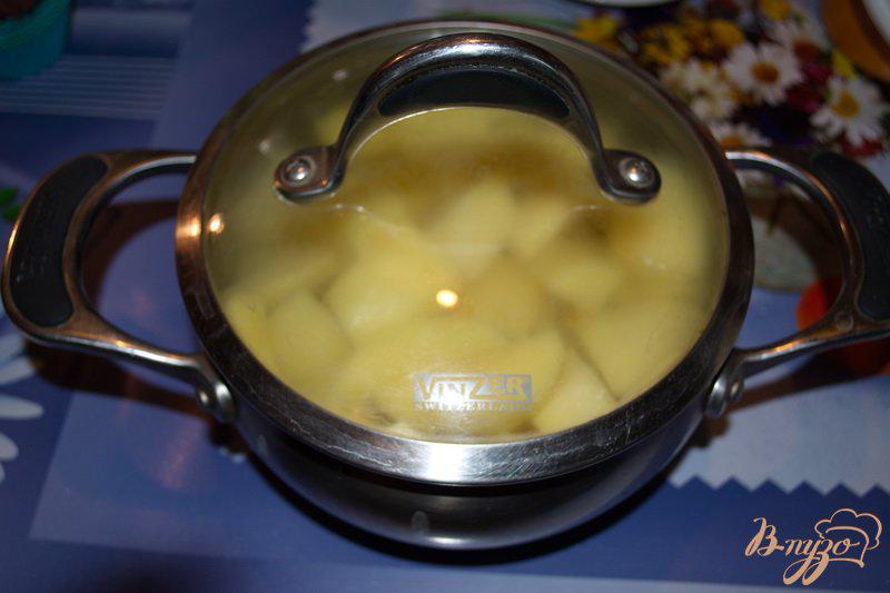 Фото приготовление рецепта: Картофельные котлеты с ветчиной в кукурузной панировке шаг №1