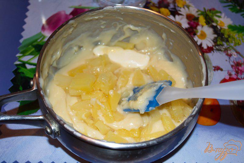 Фото приготовление рецепта: Блины с заварным кремом и ананасом шаг №4
