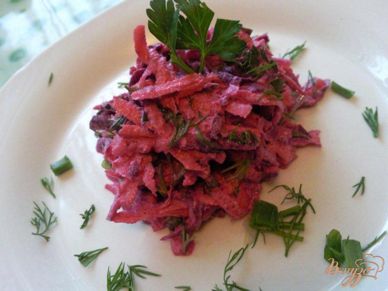 Фото приготовление рецепта: Овощной салат с зеленой редькой и свеклой шаг №4