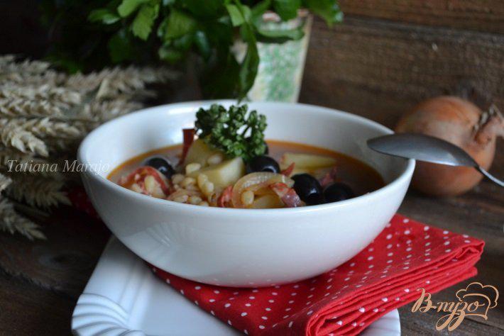 Фото приготовление рецепта: Густой суп с перловкой и маслинами шаг №5