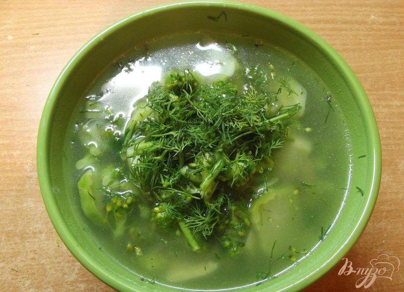 Фото приготовление рецепта: Суп из брокколи с сухариками шаг №7