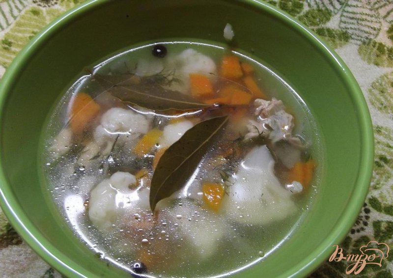 Фото приготовление рецепта: Суп с цветной капустой и растительным маслом шаг №6