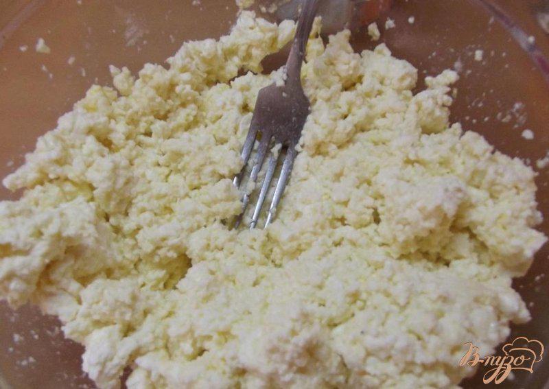 Фото приготовление рецепта: Сырники тушеные в сметанном соусе шаг №2