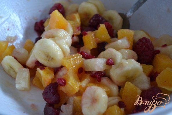 Фото приготовление рецепта: Арахисовые блинчики с фруктами шаг №6
