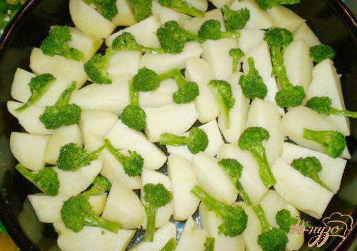 Фото приготовление рецепта: Картофель с брокколи и двумя видами сыра шаг №2