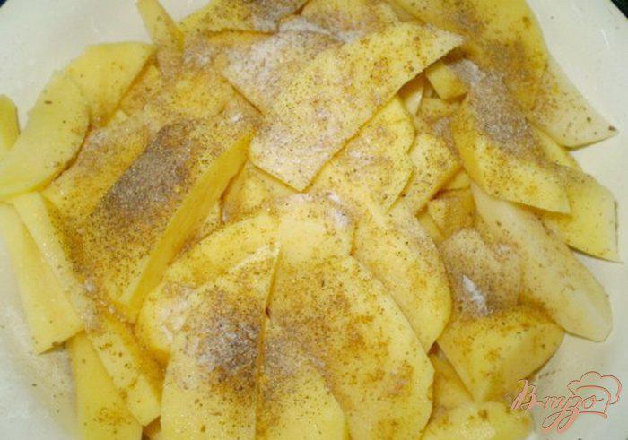 Фото приготовление рецепта: Картофель с мясом и грибами запеченный под сыром шаг №3