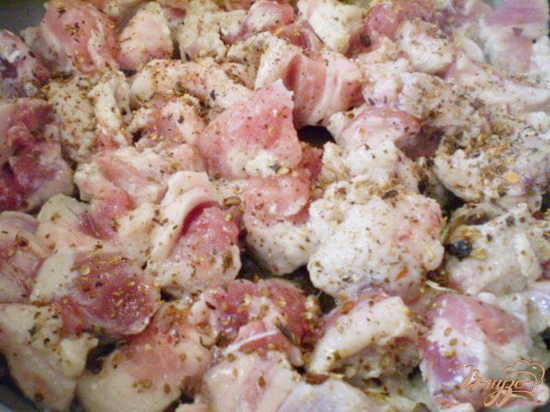 Фото приготовление рецепта: Мясо тушенное в духовке с овощами шаг №3