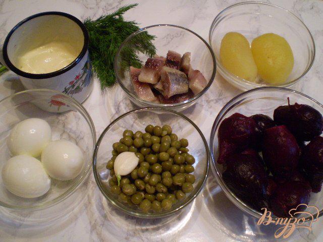 Фото приготовление рецепта: Рыбный салат шаг №1