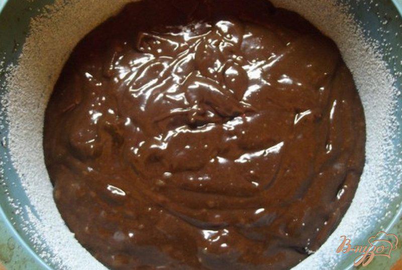 Фото приготовление рецепта: Шоколадный пирог пропитанный  baileys шаг №5