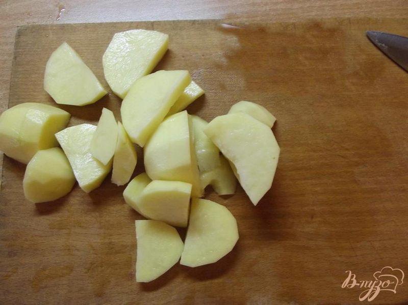 Фото приготовление рецепта: Картофель с омлетом в духовке шаг №1
