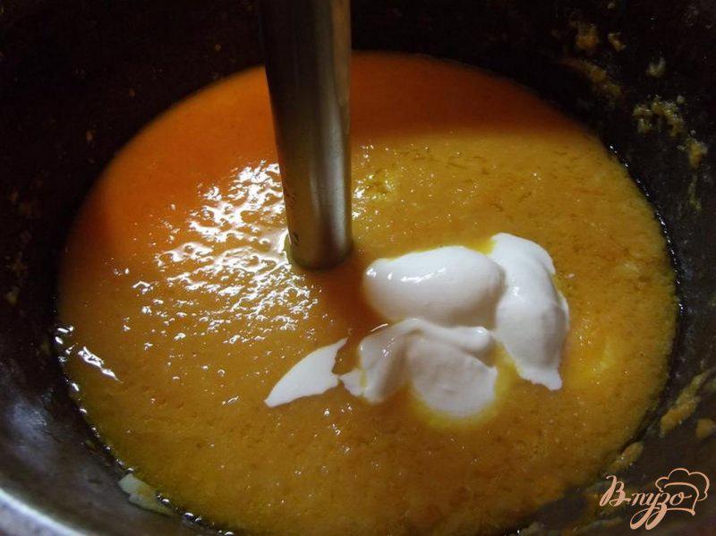 Фото приготовление рецепта: Крем-суп из тыквы с грушей шаг №7