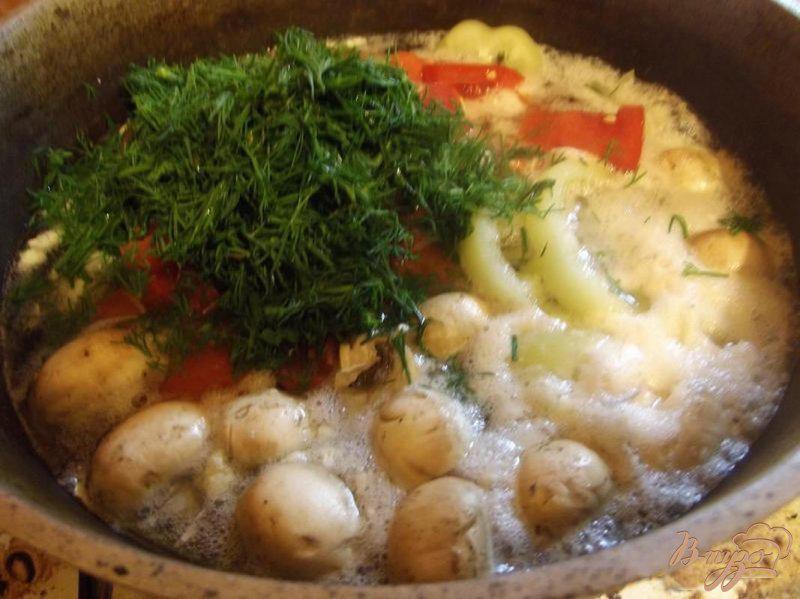 Фото приготовление рецепта: Грибной суп с курицей шаг №6