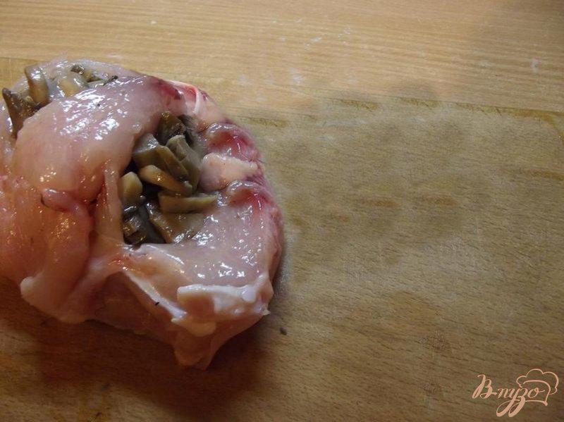 Фото приготовление рецепта: Куриная грудка фаршированная грибами шаг №4