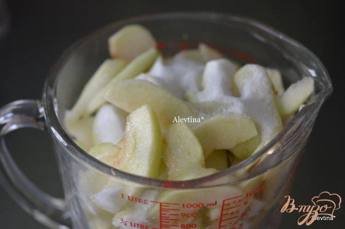 Фото приготовление рецепта: Карамельный яблочный кекс шаг №1