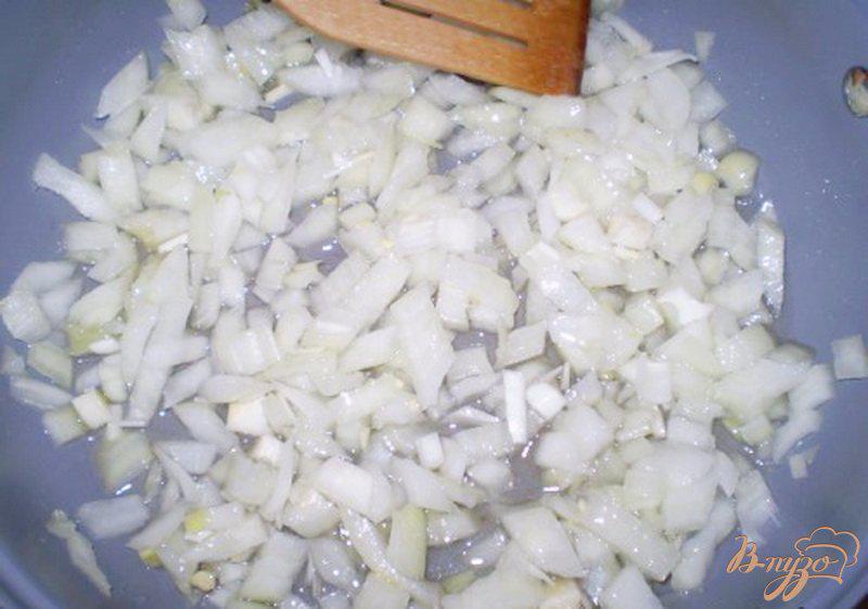 Фото приготовление рецепта: Салат со стручковой фасолью и зеленым горошком шаг №2