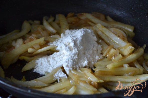 Фото приготовление рецепта: Куриные грудки в пивном соусе с оливками шаг №3