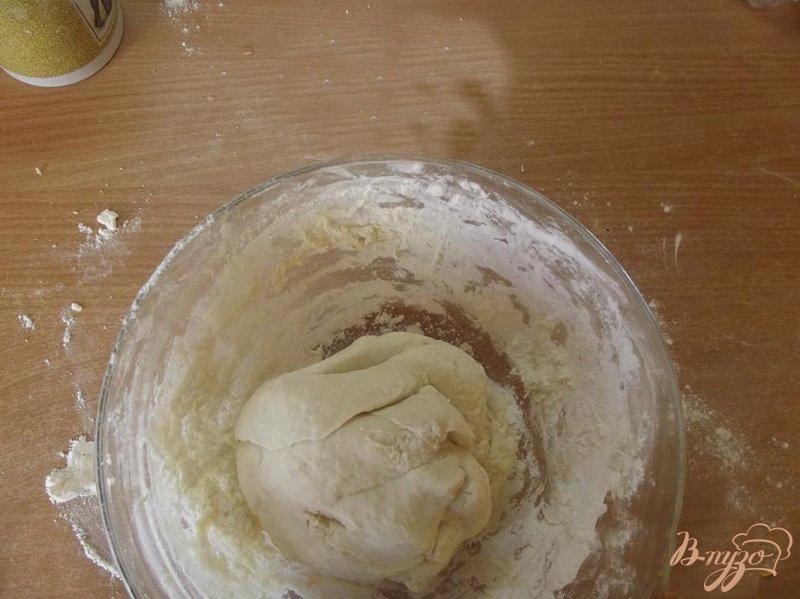 Фото приготовление рецепта: Тесто яичное для пельменей шаг №4