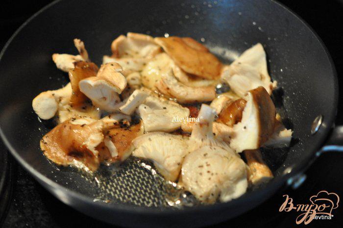 Фото приготовление рецепта: Свиные отбивные с грибами шиитаке шаг №3