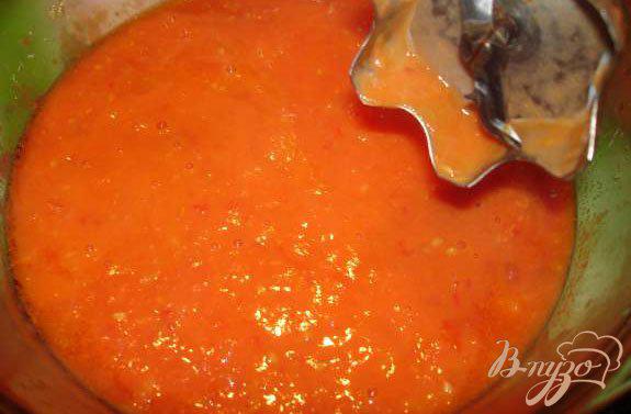 Фото приготовление рецепта: Томатный суп с клецками шаг №4