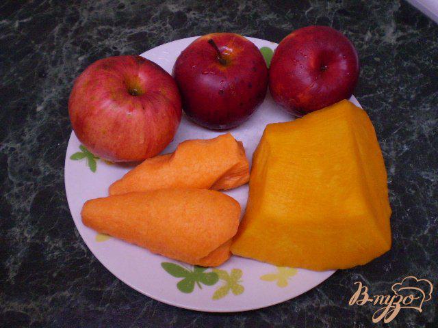 Фото приготовление рецепта: Яблочно-морковно-тыквенный фрэш шаг №1