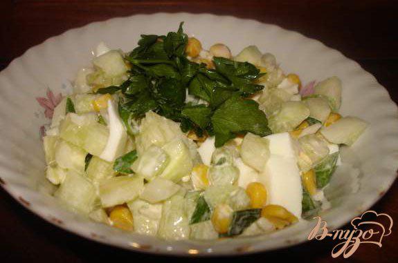 Фото приготовление рецепта: Салат с сушеными кальмарами № 2 шаг №3