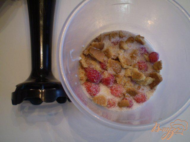 Фото приготовление рецепта: Йогуртный десерт с печеньем шаг №2