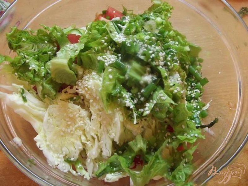 Фото приготовление рецепта: Овощной салат с кунжутом шаг №3