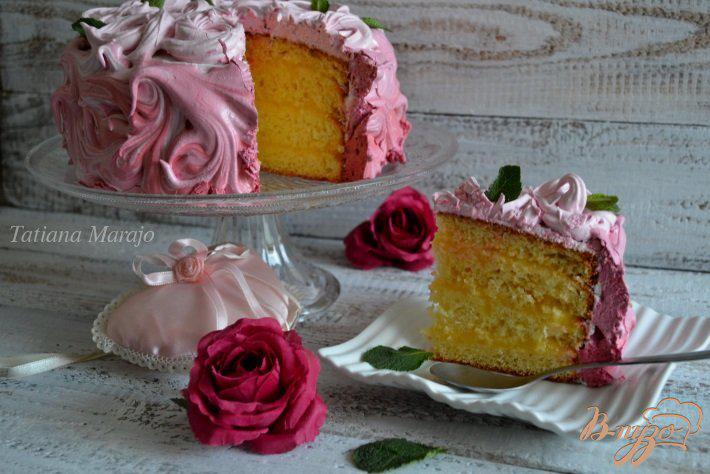 Фото приготовление рецепта: Бисквитный торт с меренгой шаг №13