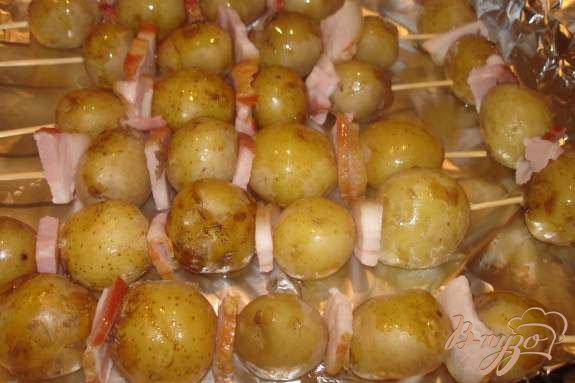 Фото приготовление рецепта: Картофельные шашлычки шаг №3