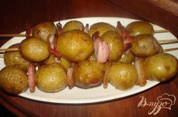 Фото приготовление рецепта: Картофельные шашлычки шаг №4