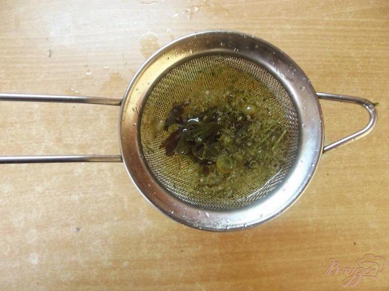 Фото приготовление рецепта: Напиток травяной с мятой шаг №3