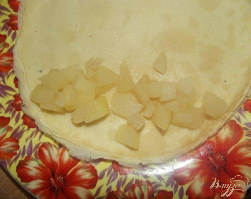 Фото приготовление рецепта: Блины с томлеными яблоками шаг №7