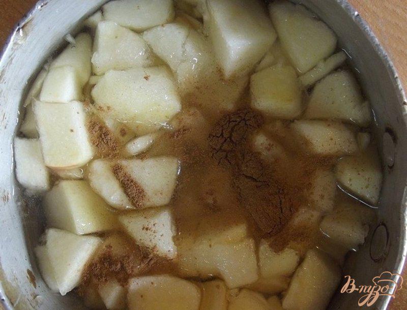 Фото приготовление рецепта: Блины с томлеными яблоками шаг №5