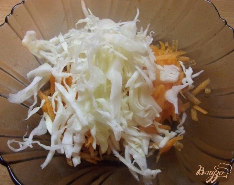 Фото приготовление рецепта: Салат овощной с киви шаг №2